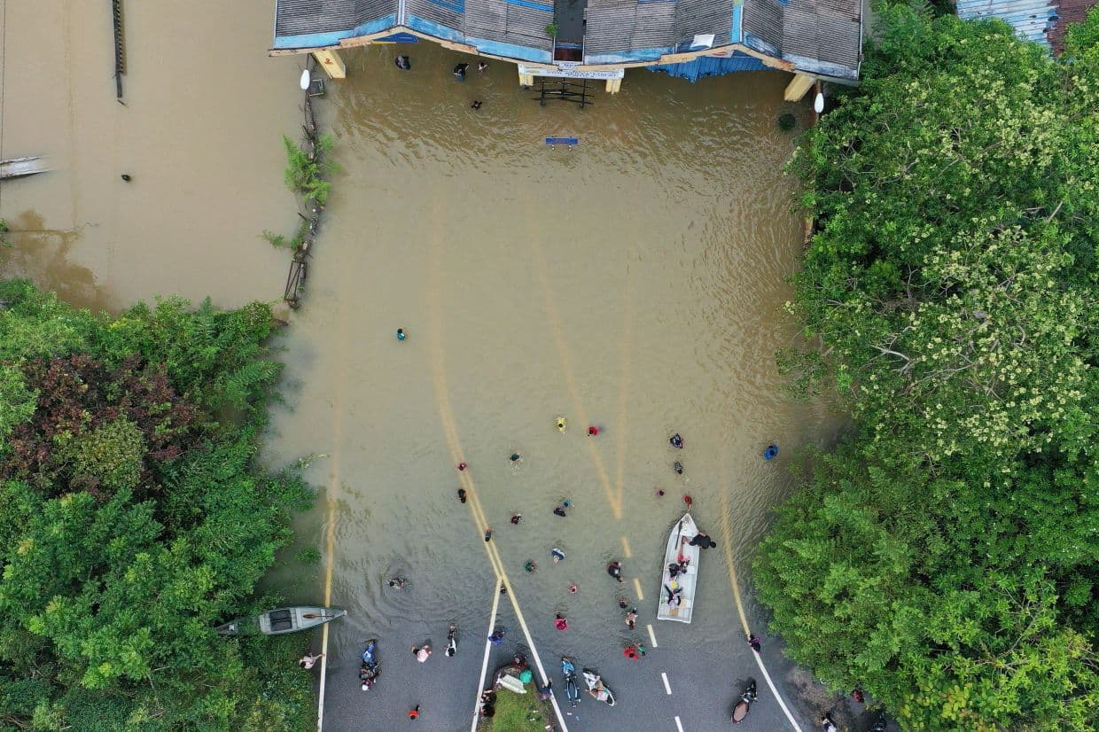 Number of flood evacuees continues to rise in four states