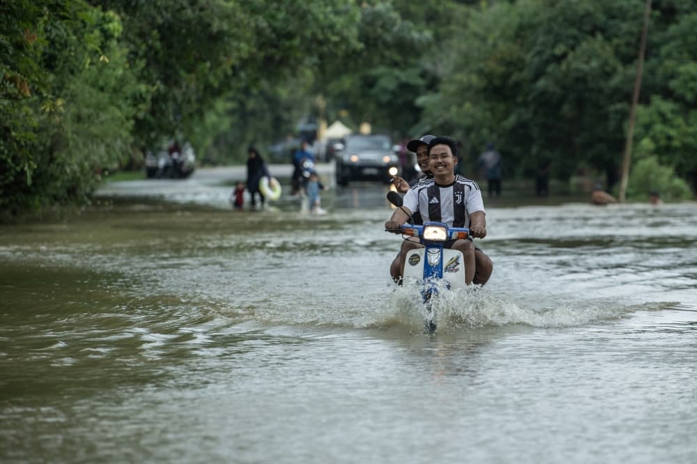 Tropical Storm Senyar weakens after hitting Selangor-Negeri Sembilan coast, rain still expected