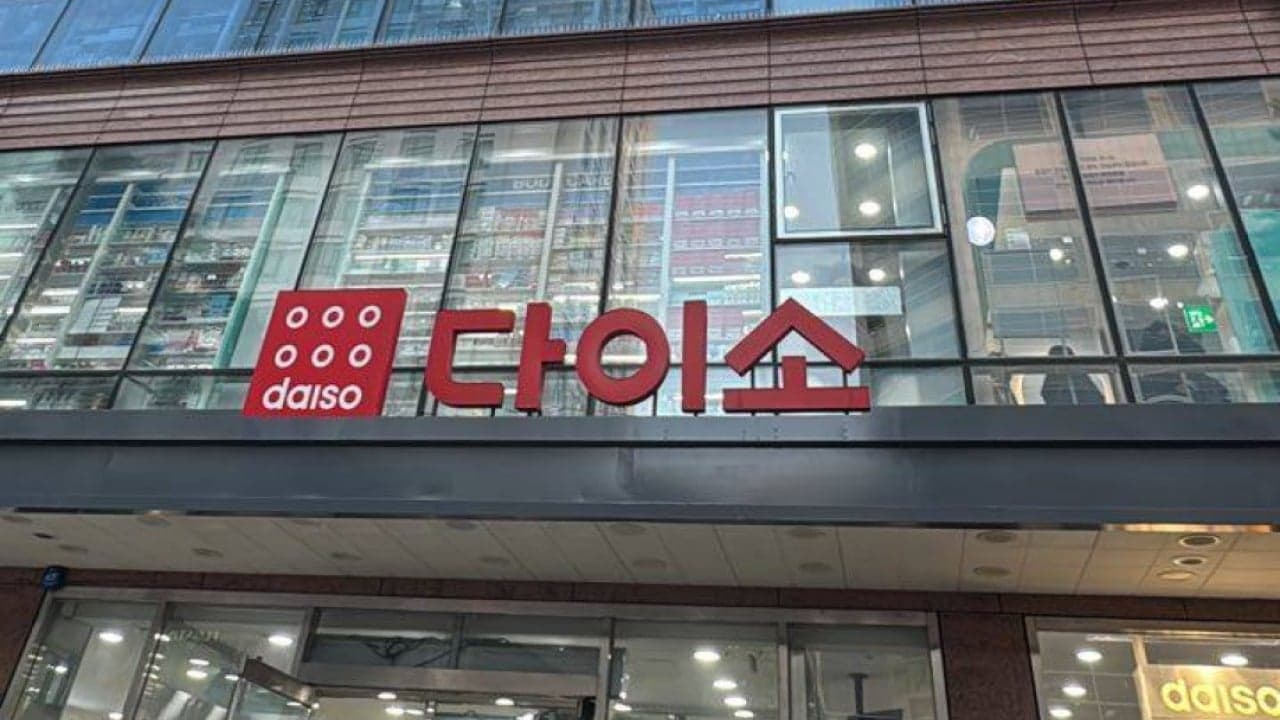 South Korean woman faces outrage after forcing worker to kneel in store