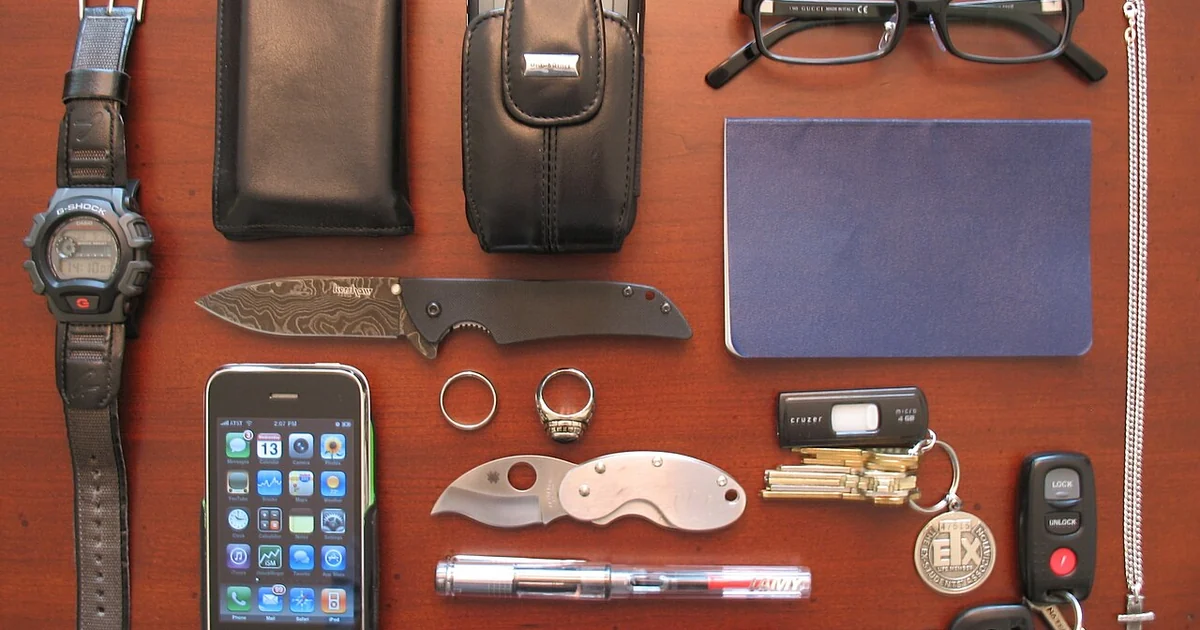 Since last time, I replaced my iPhone 3G with an iPhone 3G S, purchased a Mophie JuicePack battery pack for my iPhone, bought a second knife, added a little light to my life, and found a new notebook to carry. I quit carrying Vojo Mints as